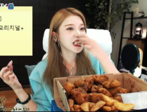小姐姐吃一大盘炸鸡图片,小姐姐大快朵颐，美味瞬间尽收眼底