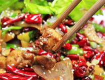 小姐姐吃干锅兔喝一斤酒,小姐姐的豪迈夜生活
